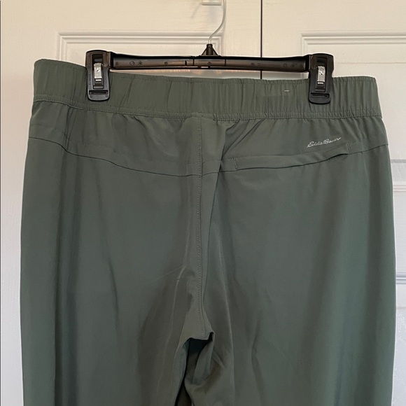 NWOT Eddie Bauer Women's M Green Traveler ankle pant 14% spandex front pockets - Picture 8 of 11